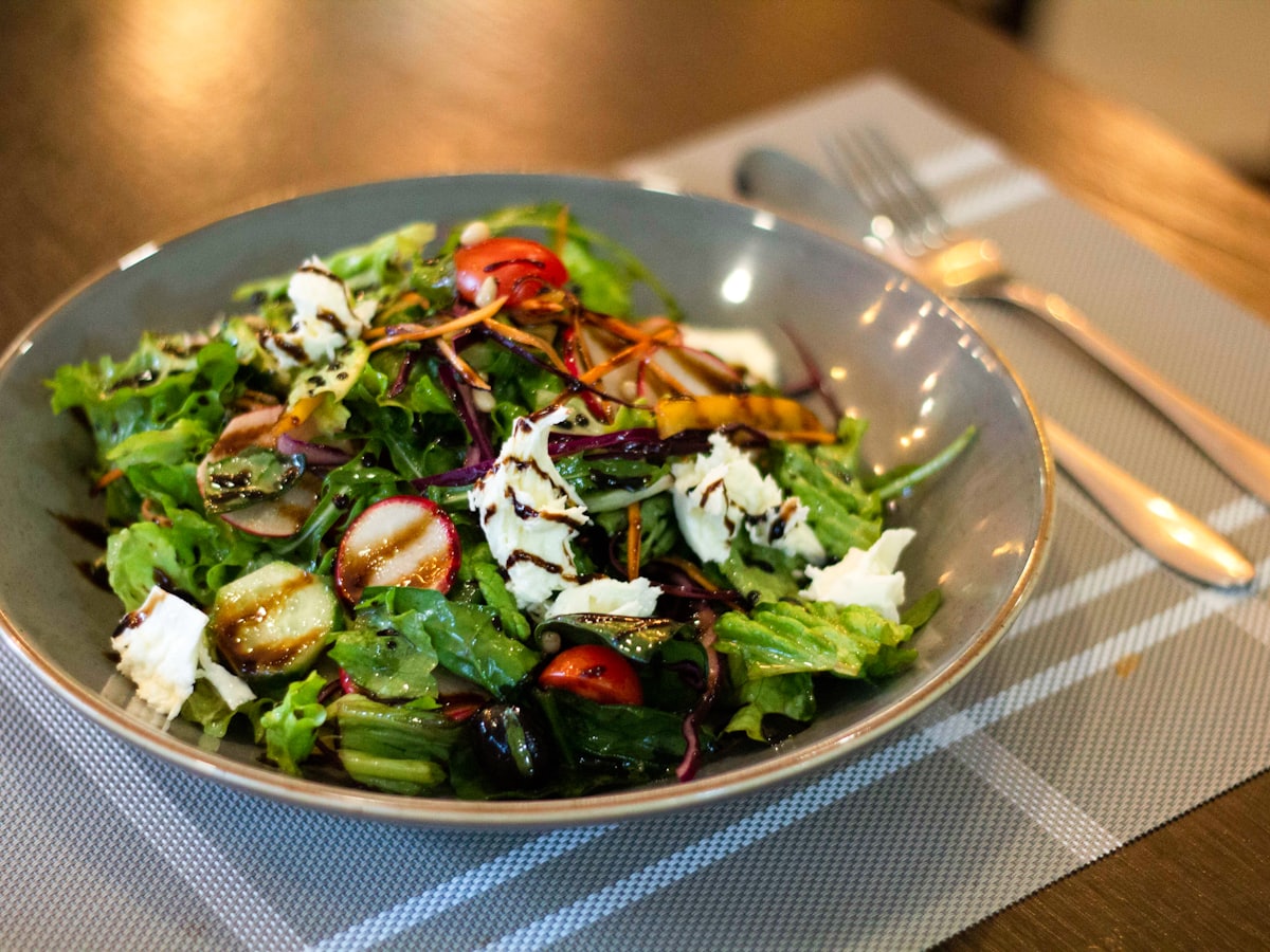 Salade de chèvre chaud